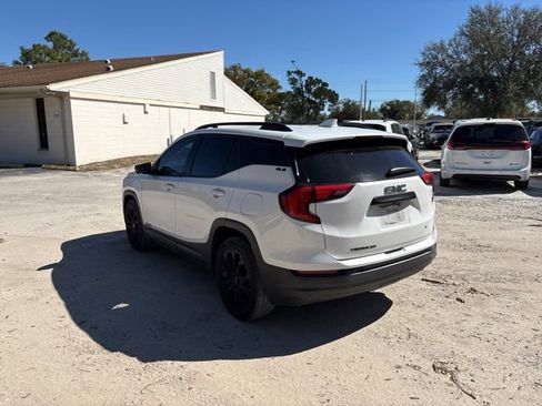 Used 2021 GMC Terrain SLE w/ Driver Convenience Package image 3