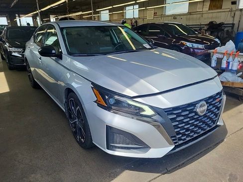 Used 2023 Nissan Altima 2.5 SR FWD image 5