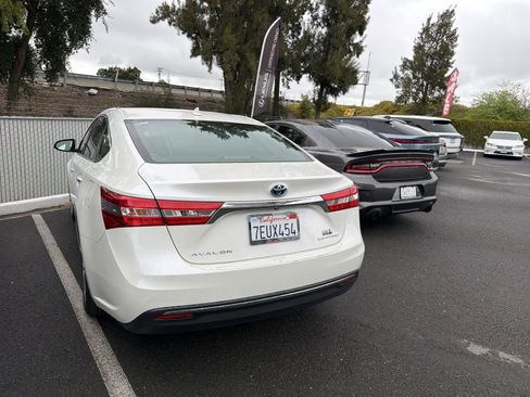 Used 2014 Toyota Avalon Limited w/ Technology Package image 4