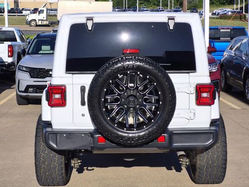 Used 2019 Jeep Wrangler Unlimited Sahara w/ Uconnect 4C Nav & Sound Group AWD/4WD image 5