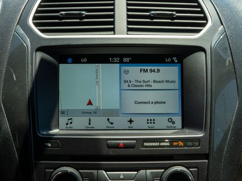 Used 2017 Ford Explorer XLT w/ Equipment Group 202A FWD image 16