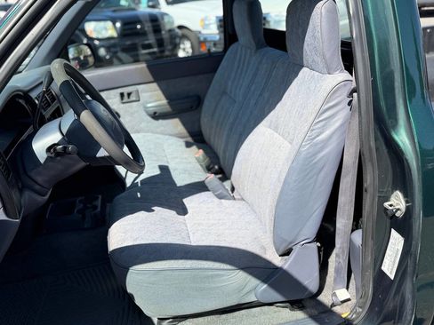 Used 2000 Toyota Tacoma 2WD Regular Cab image 86