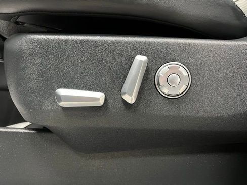 Used 2025 Lincoln Navigator L Reserve image 23