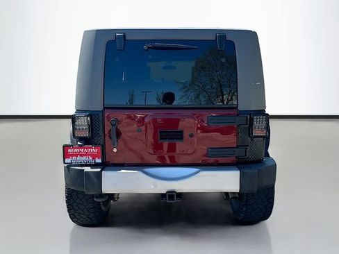 Used 2010 Jeep Wrangler Unlimited Sahara AWD/4WD image 7