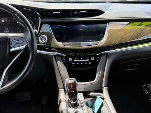 Used 2020 Cadillac XT6 Premium Luxury FWD image 8