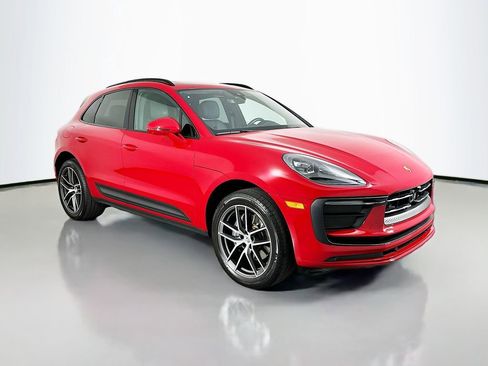 Certified 2025 Porsche Macan image 7