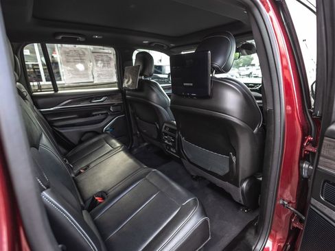 Used 2023 Jeep Grand Cherokee Overland w/ Rear Seat Video Group I AWD/4WD image 31