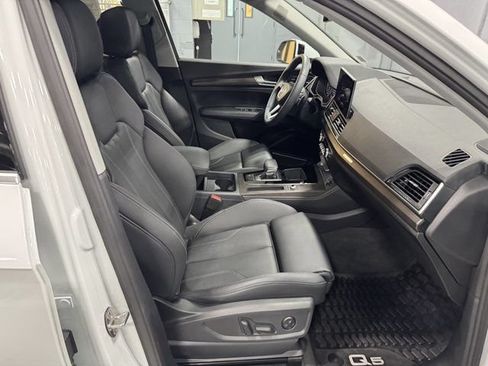 Certified 2025 Audi Q5 e Premium Plus w/ Premium Plus Package AWD/4WD image 32