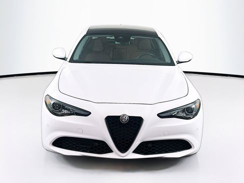 Used 2019 Alfa Romeo Giulia Ti w/ Quick Order Package 22X Lusso image 2