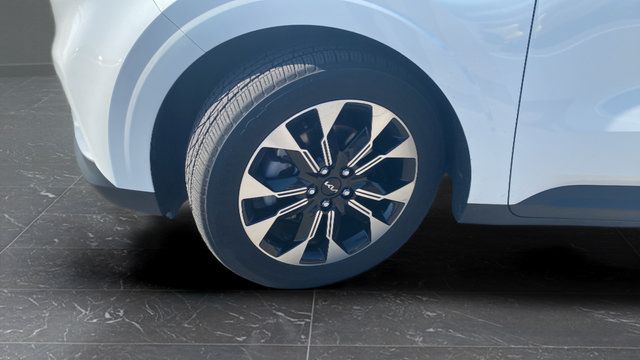 Certified 2024 Kia Carnival EX FWD image 38
