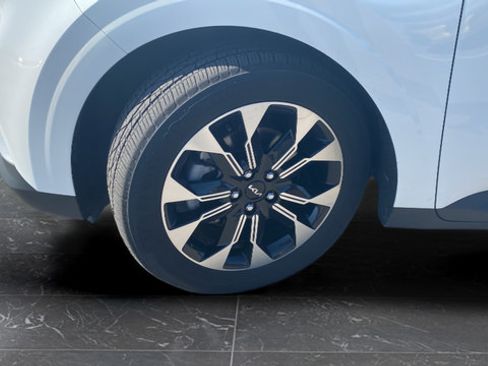 Certified 2024 Kia Carnival EX FWD image 38