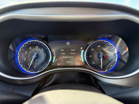 Certified 2024 Chrysler Pacifica Touring-L image 10