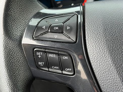 Used 2018 Ford Explorer XLT FWD image 14