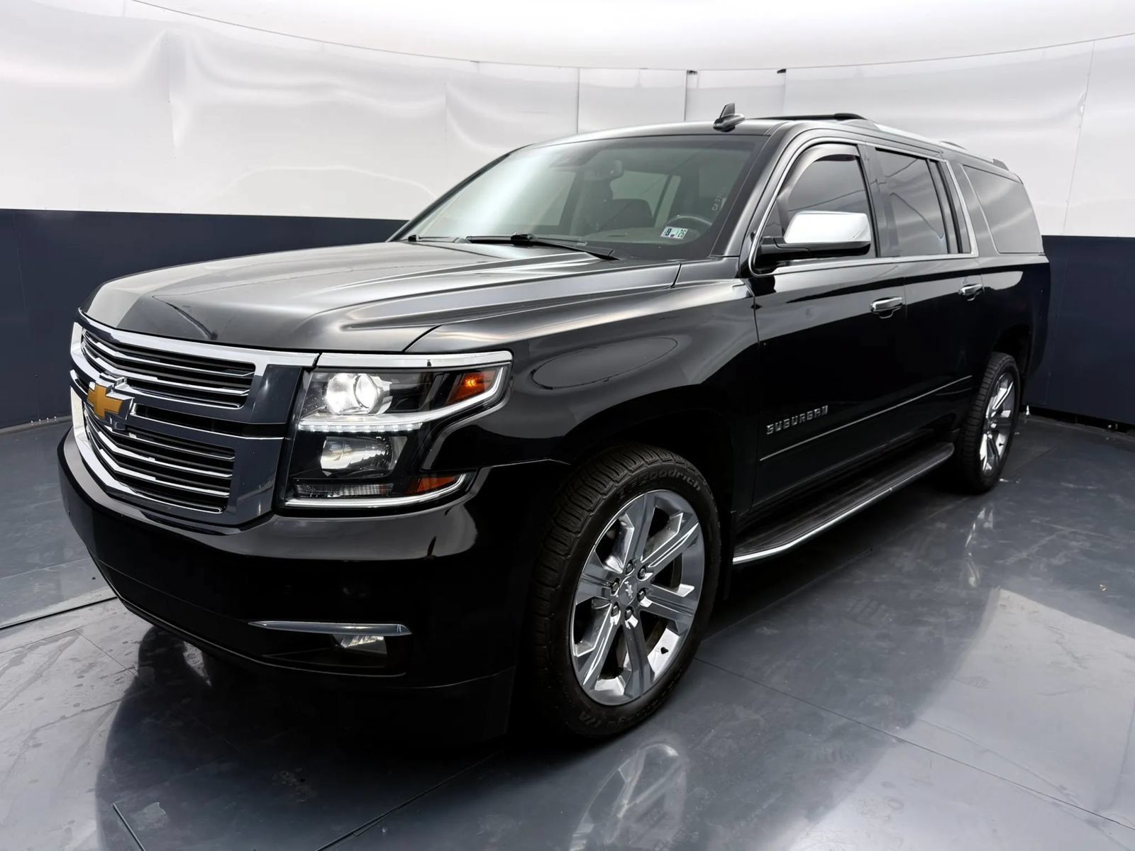 Used 2017 Chevrolet Suburban Premier AWD/4WD image 3