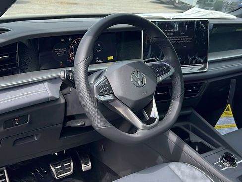 New 2026 Volkswagen Tiguan SE R-Line AWD/4WD image 18