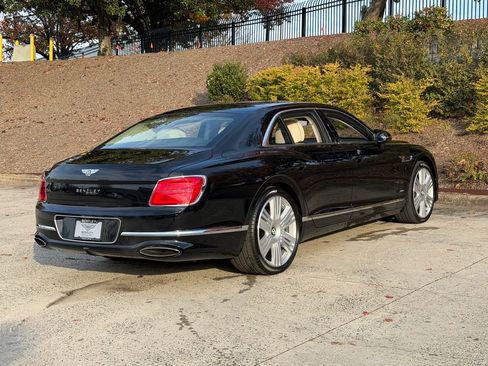 New 2026 Bentley Flying Spur Azure image 9