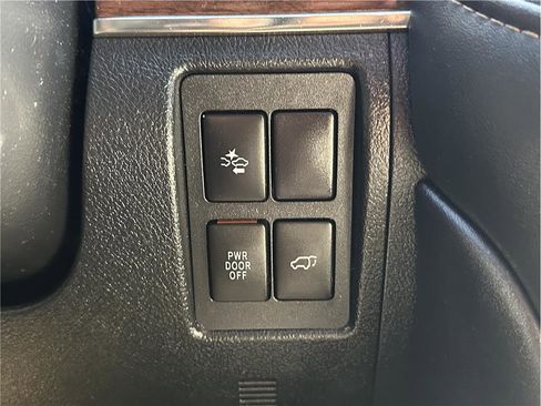 Used 2021 Toyota Land Cruiser Heritage Edition image 31