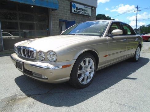Used 2005 Jaguar XJ8 RWD image 2