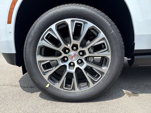 New 2026 GMC Yukon XL Denali w/ Denali Reserve Package AWD/4WD image 10