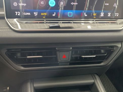 New 2026 Volkswagen Tiguan SE R-Line FWD image 24
