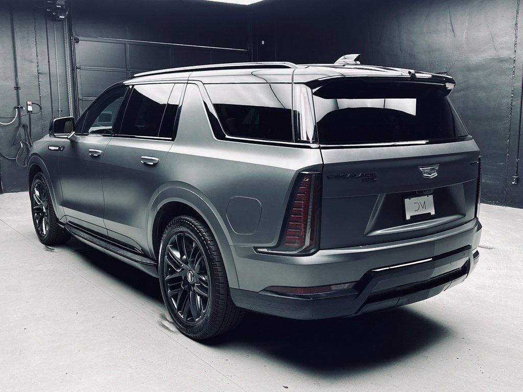 Used 2026 Cadillac Escalade IQL Sport 2 w/ LPO, ONYX Package AWD/4WD image 4