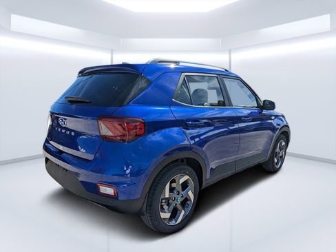 New 2025 Hyundai Venue Limited image 3