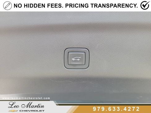Used 2025 Chevrolet Suburban LT RWD image 7