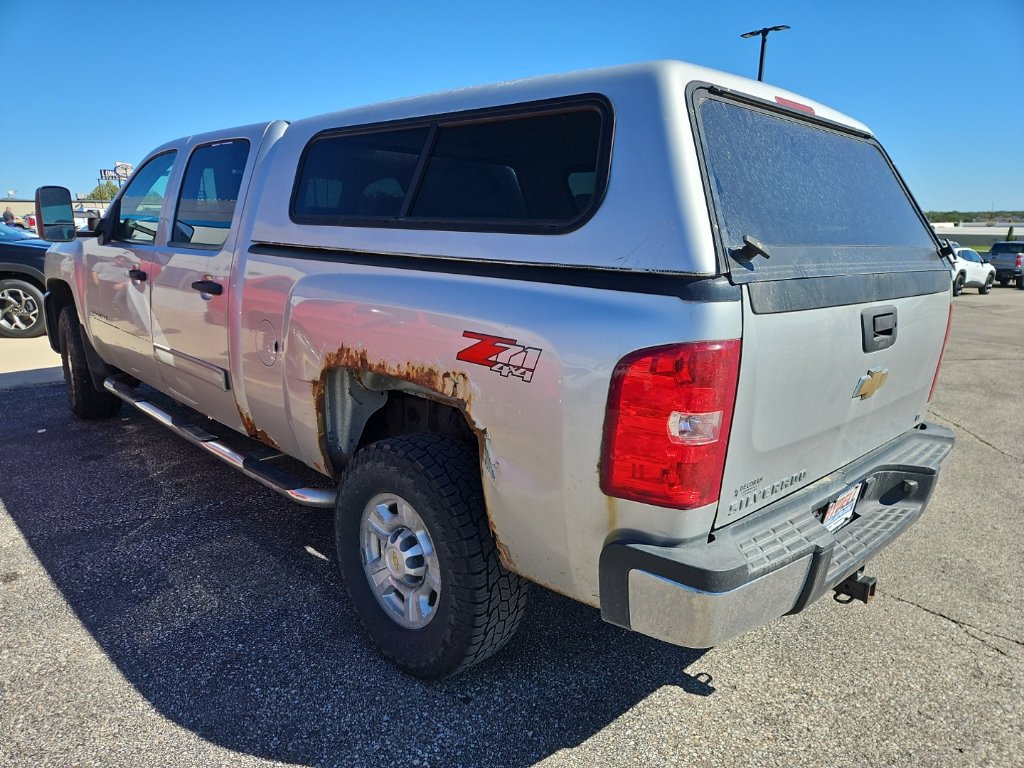 Used 2010 Chevrolet Silverado 2500 LT w/ Interior Plus Package AWD/4WD image 2
