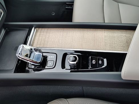 New 2026 Volvo XC60 B5 Plus w/ Protection Package Premier image 21