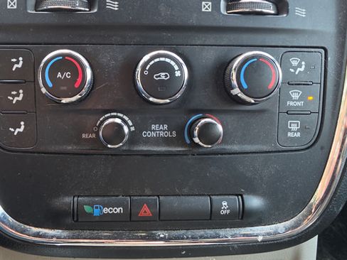 Used 2019 Dodge Grand Caravan SXT FWD image 13