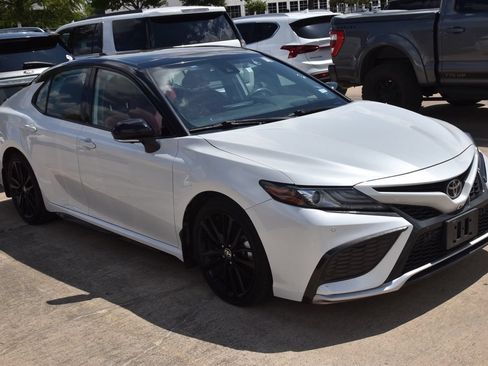Used 2021 Toyota Camry XSE w/ Navigation Package FWD image 4