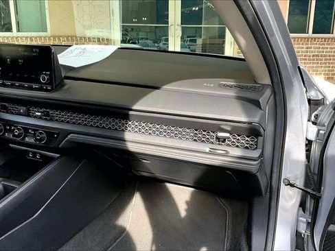 Used 2025 Honda Accord SE image 19