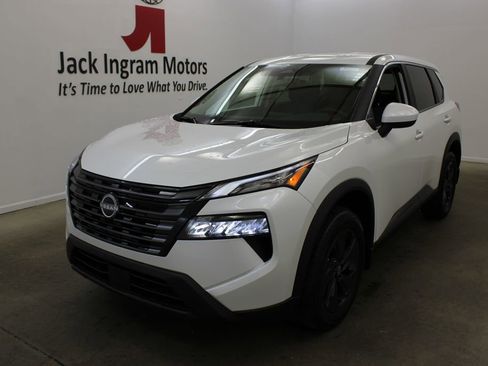 New 2026 Nissan Rogue SV FWD image 2