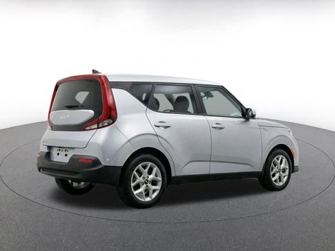 Used 2025 Kia Soul LX w/ LX Technology Package FWD image 9