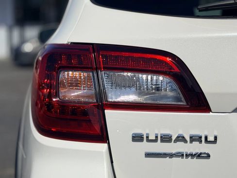 Used 2018 Subaru Outback 2.5i Limited AWD/4WD image 10