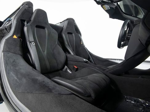 Used 2024 McLaren 750S Spider RWD image 37