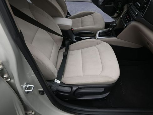 Used 2017 Hyundai Elantra SE w/ Cargo Package image 29