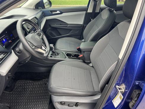 Used 2022 Volkswagen Taos SE w/ Panoramic Sunroof Package image 16