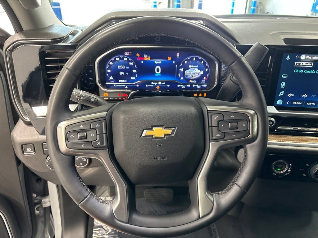 Used 2024 Chevrolet Silverado 1500 LT AWD/4WD image 12