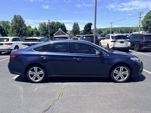 Used 2017 Toyota Avalon Limited w/ Carpet Mat Package FWD image 4