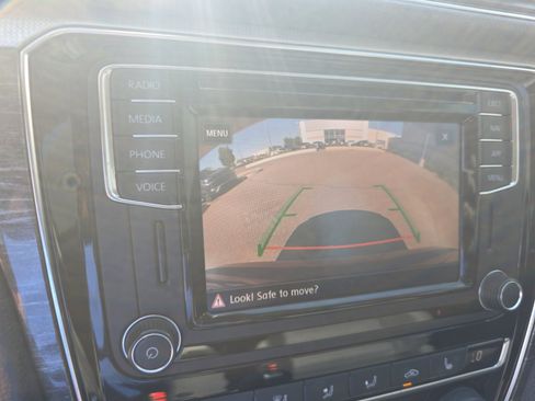 Used 2018 Volkswagen Passat 2.0T SEL Premium FWD image 29