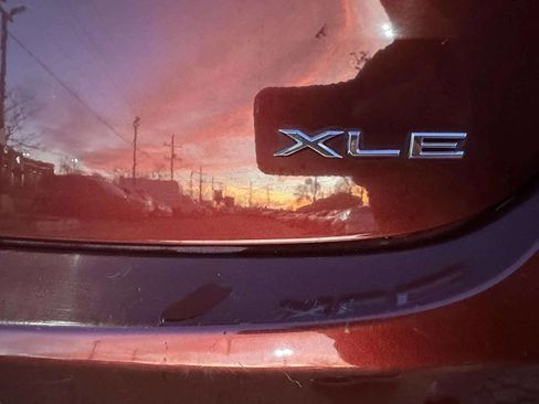 Used 2017 Toyota Avalon XLE Premium image 32