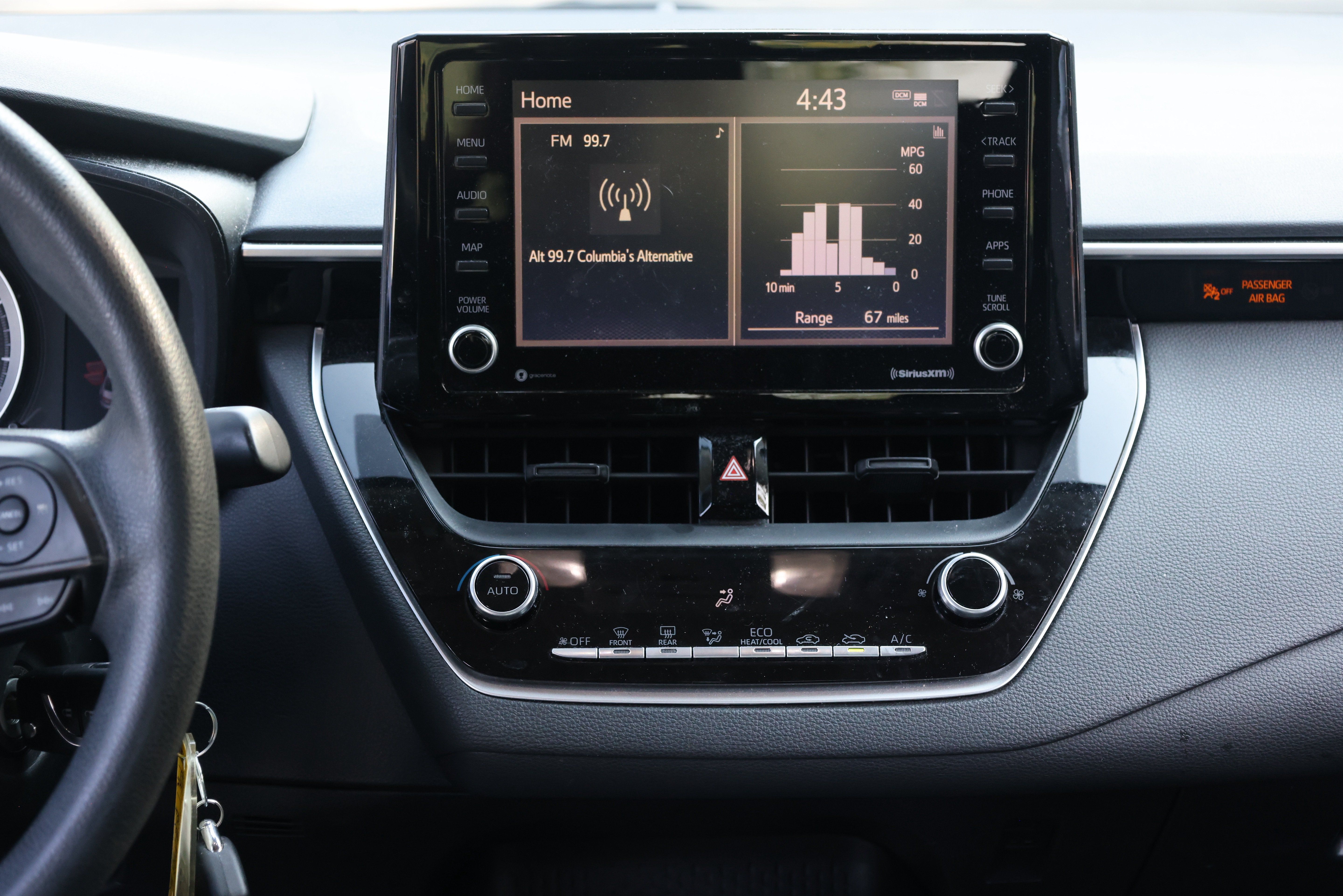 Used 2022 Toyota Corolla LE FWD image 3