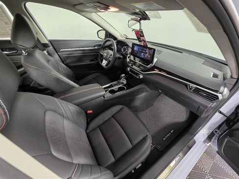 Used 2025 Nissan Altima 2.5 SR w/ SR Premium Package image 15