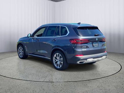 Used 2022 BMW X5 xDrive45e w/ Climate Comfort Package AWD/4WD image 3