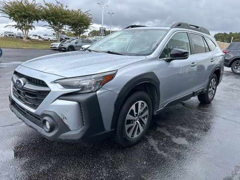 Used 2023 Subaru Outback Premium AWD/4WD image 1