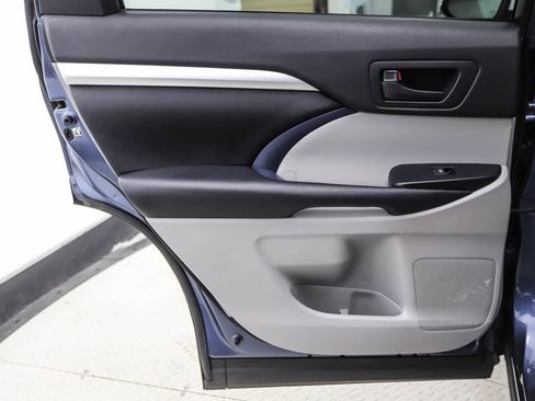 Used 2016 Toyota Highlander Plus image 19