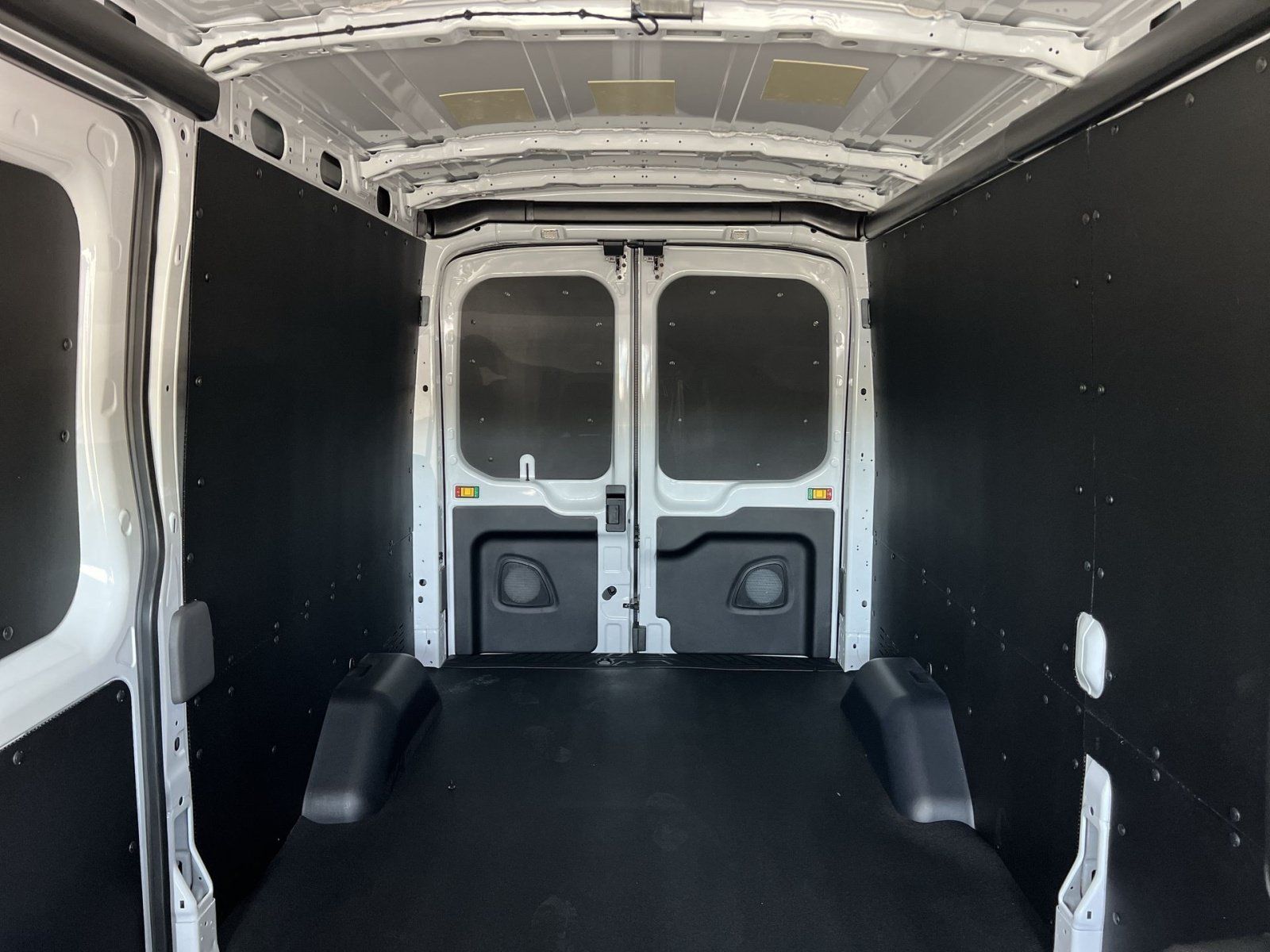 New 2027 Ford Transit 250 148 Medium Roof w/ Load Area Protection Package RWD image 21