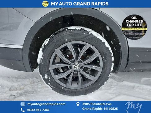 Used 2022 Volkswagen Tiguan SE image 32