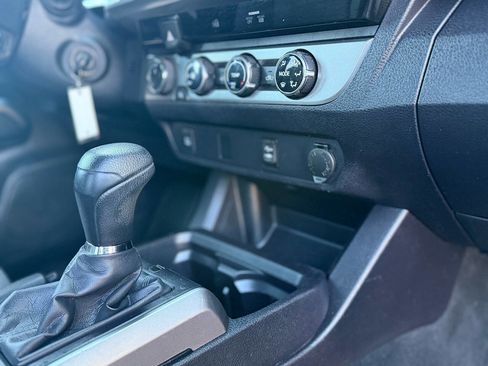 Used 2016 Toyota Tacoma TRD Sport image 47